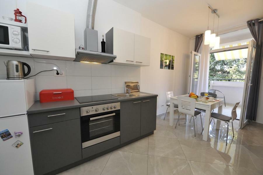 Apartman Mirakul สปลิท ภายนอก รูปภาพ